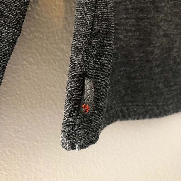 Women’s Mountain Hardwear 1/4 zip top - Picture 3 of 5